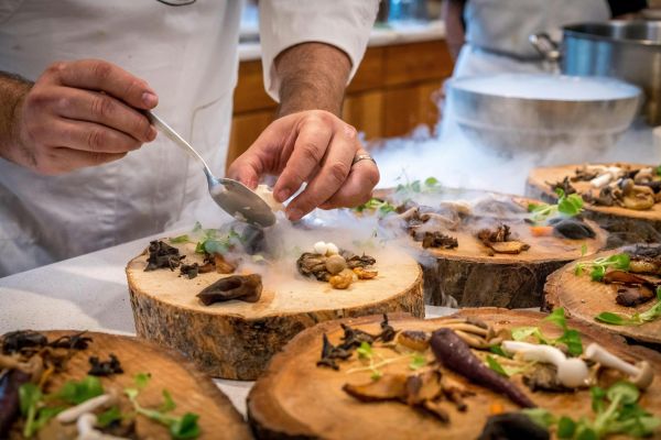  Goodies made from mushrooms are very popular and there are not countless of them. What about goulash or mushroom salad?